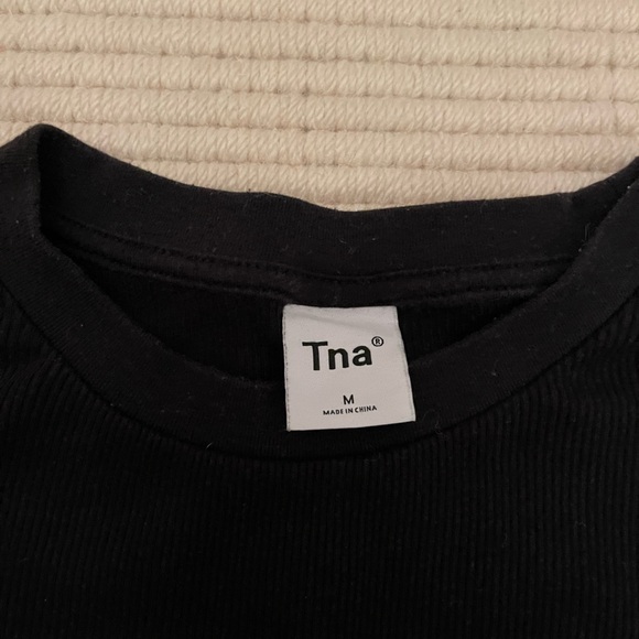 Aritzia cropped long sleeve - Picture 2 of 2